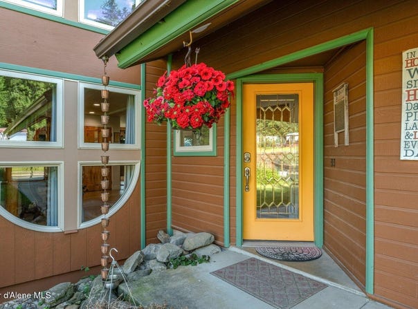 311 School Rd, Hope, ID 83836
