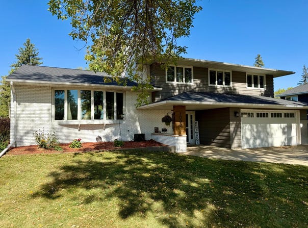 1000 W Birch Avenue, Olivia, MN 56277