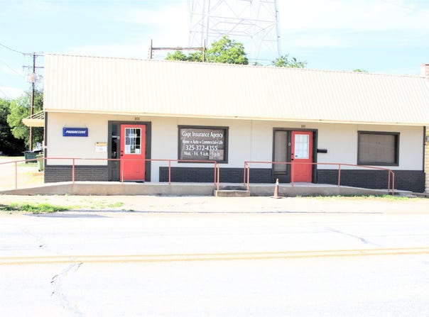 101 E Wallace Street, San Saba, TX 76877
