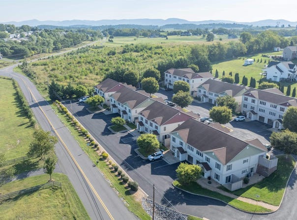 17 ROSEWOOD CT, FISHERSVILLE, VA 22939