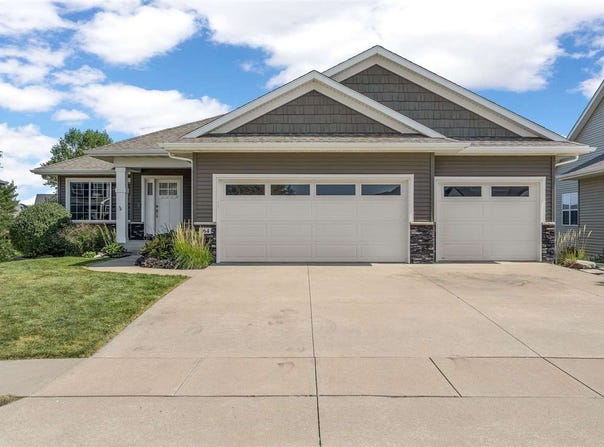 164 Colchester Dr, IowaCity, IA 52245