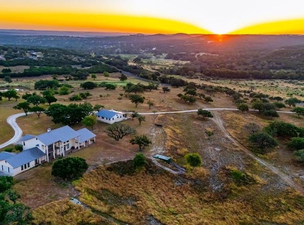 945 Elm Pass Rd, Center Point, TX 78010