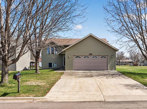 551 3rd Street S, Winsted, MN 55395