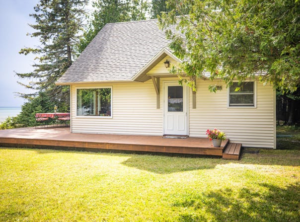 11297 E Beach Rd, Naubinway, MI 49762
