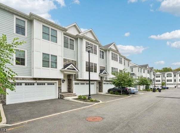 110 Mason Ct, Haworth Boro, NJ 07641-1235