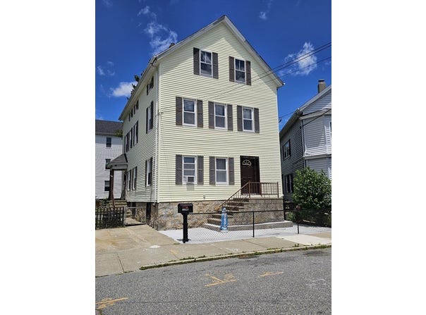 1380 Globe St, Fall River, MA 02721