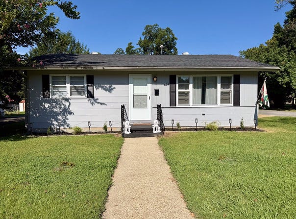 629 W Elk, Dexter, MO 63841