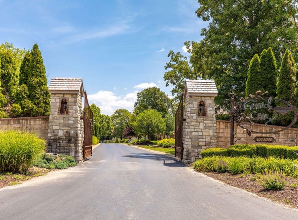 20 Grand Mayne Road, Blue Eye, MO 65611