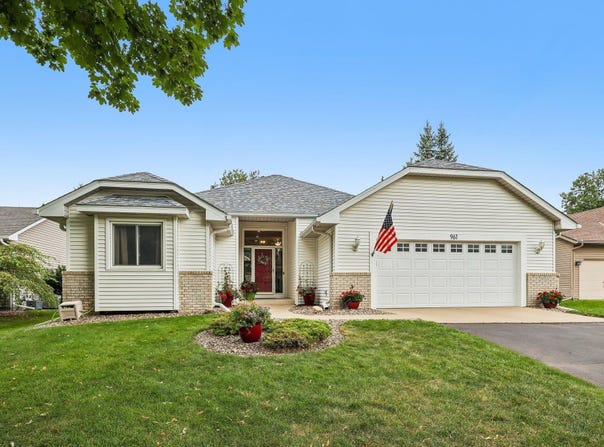 961 Coneflower Court, Eagan, MN 55123