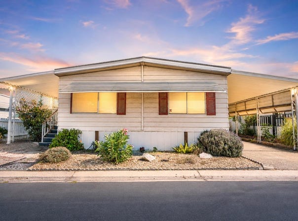 1218 E Cleveland Avenue, Madera, CA 93638