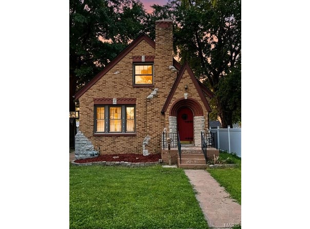 111 E Olive Street, Staunton, IL 62088