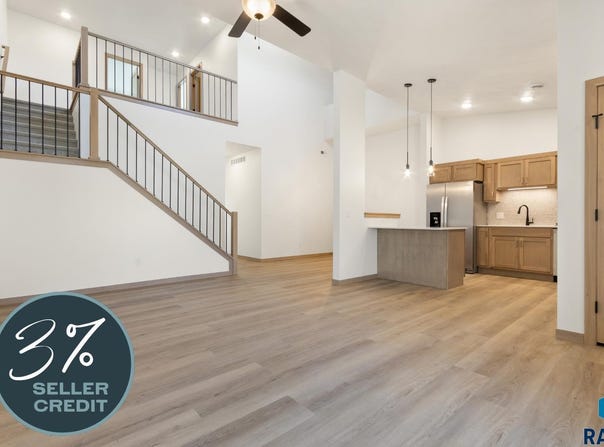 2403 E Jetty Pl, Sioux Falls, SD 57108