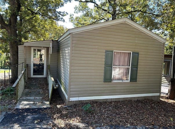 10011 Southshore DR, Hackett, AR 72937