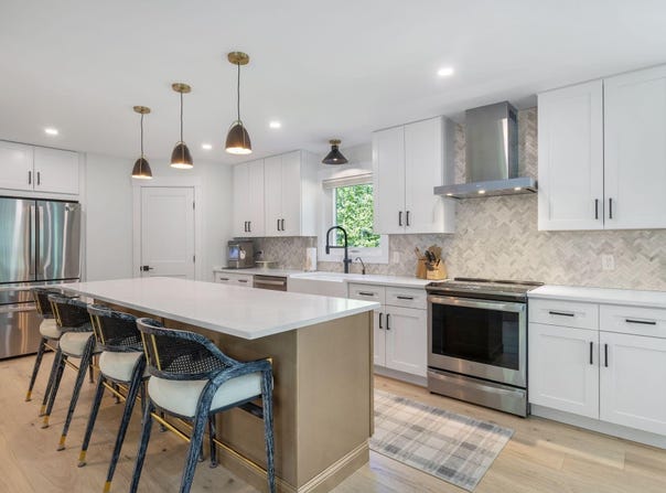 5 Taylor Lane, Kennebunk, ME 04043
