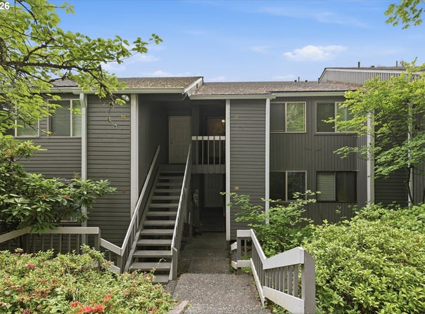 44 EAGLE CREST Dr, LakeOswego, OR 97035