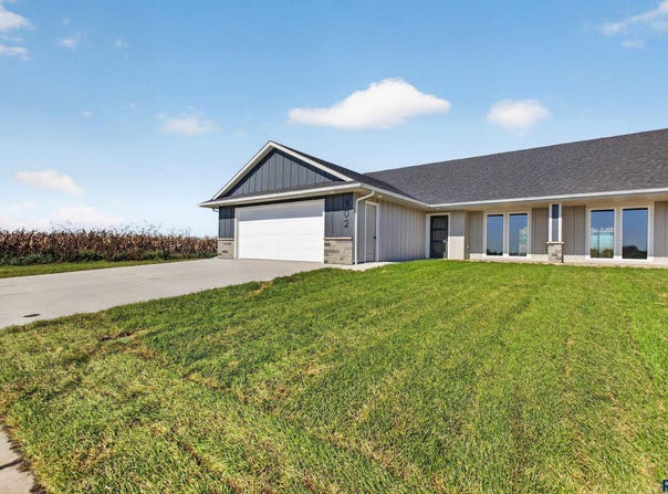 902 Shirley St, Harrisburg, SD 57032