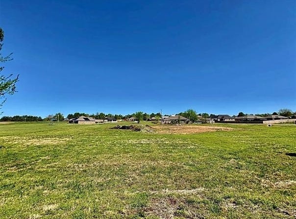 17530 W Tray Road, Tahlequah, OK 74464