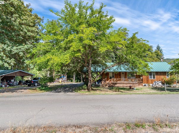 709 ASH CREEK Rd, Riddle, OR 97469