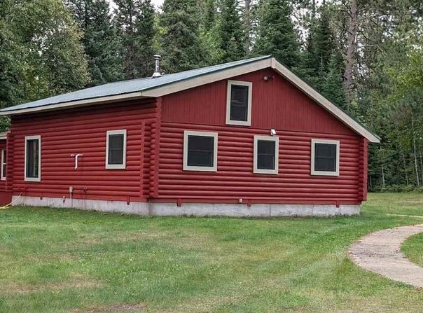 8854 River Road, Angora, MN 55703