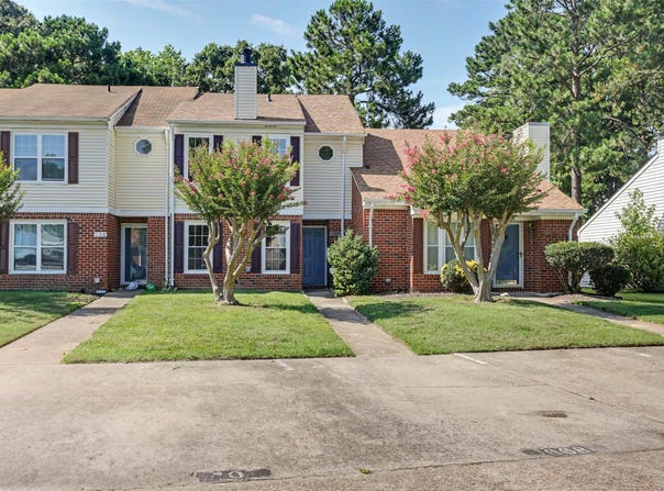 668 Hollomon Dr, Hampton, VA 23666