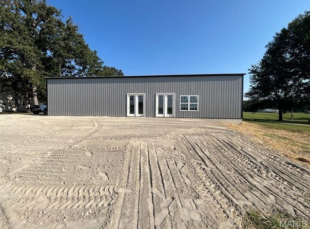 2 Hardwood Dr, Winfield, MO 63389