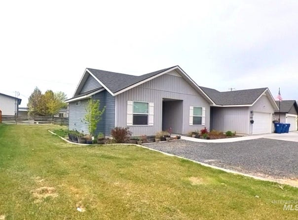 808 Adell Ave, Filer, ID 83328