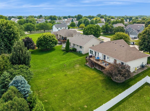 2755 NW 157th Street, Clive, IA 50325