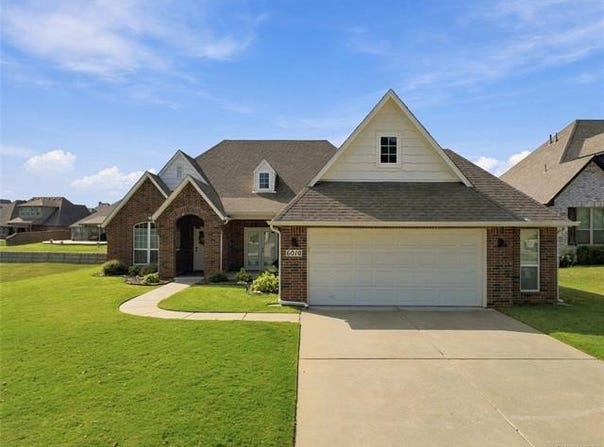 6010 S 15th Place, Broken Arrow, OK 74011