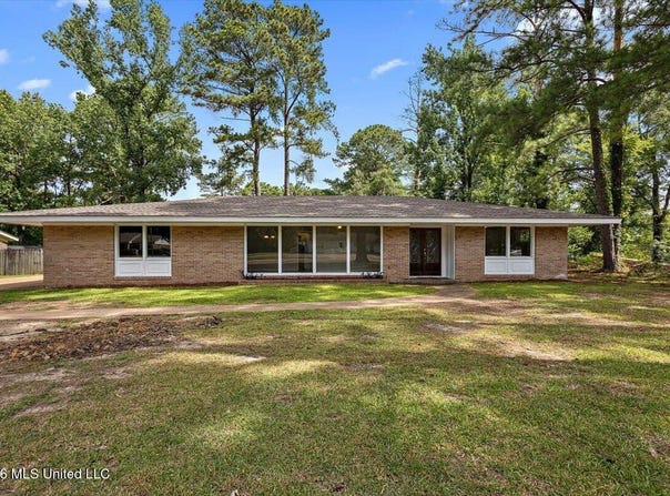 640 Briarwood Drive, Jackson, MS 39211