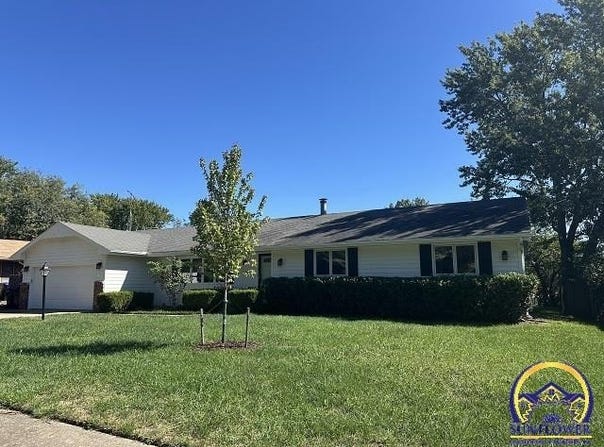 2736 SW Osborn RD, Topeka, KS 66614