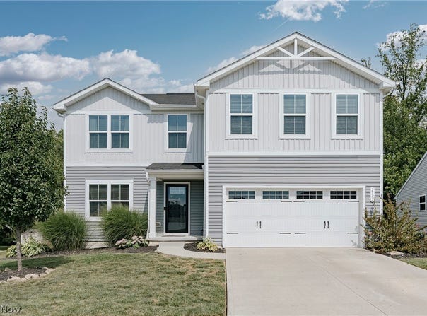 2595 Bishop Oval, Barberton, OH 44203