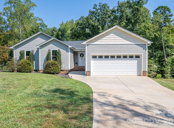 823 Limerick Drive, Dallas, NC 28034