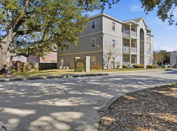 310 Holcomb Boulevard, Ocean Springs, MS 39564