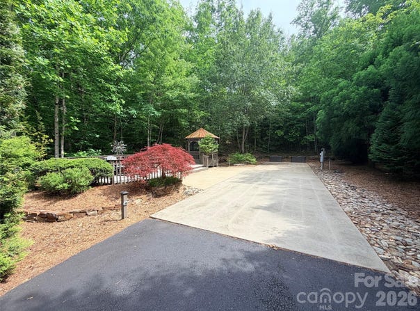 104 Willis Way, Lake Lure, NC 28746