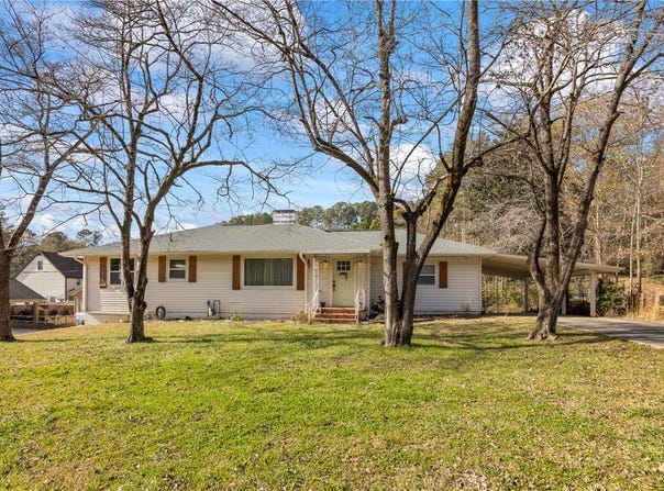 318 S Pine Street, Walhalla, SC 29691