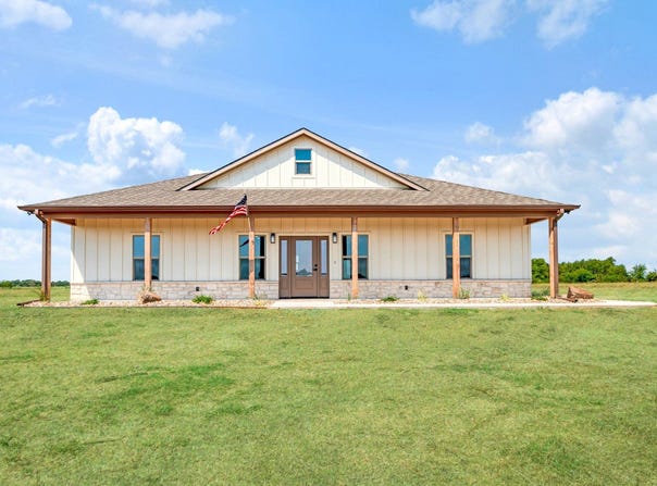 225 Private Road 33083, Sumner, TX 75486
