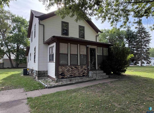 331 SW Park St, Luverne, MN 56156