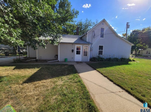 221 W 7th St, Canton, SD 57013