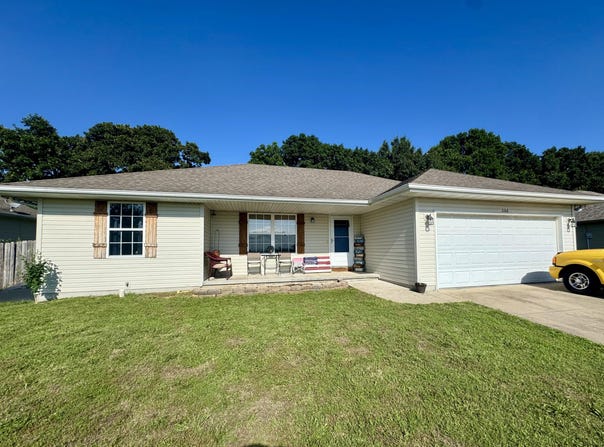 206 Spruce Avenue, Clever, MO 65631