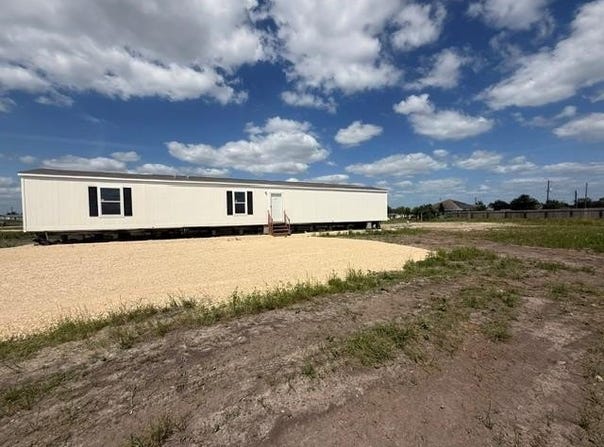 116 Mazatlan Dr, Del Valle, TX 78617