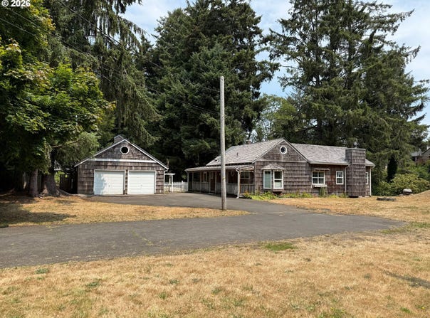750 5TH St, Gearhart, OR 97138