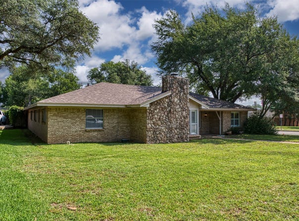 4501 Trowbridge Drive, Arlington, TX 76013