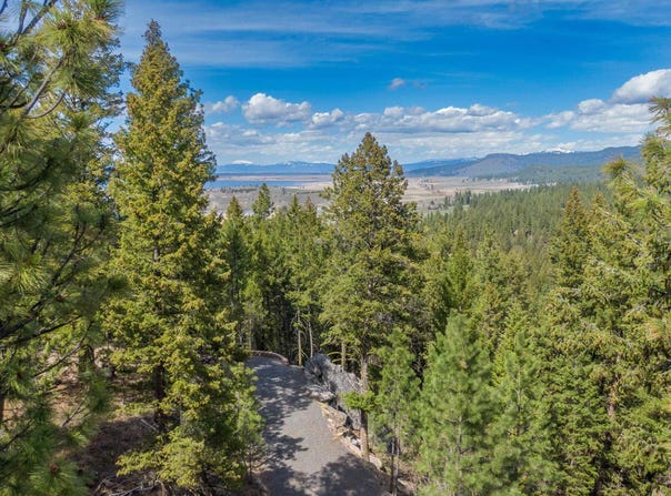 1562 Crown Point Parkway, Cascade, ID 83611