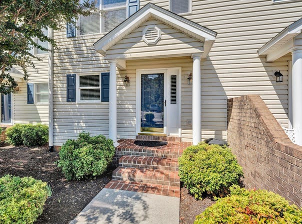 515 Cambridge Ct, Hardy, VA 24101