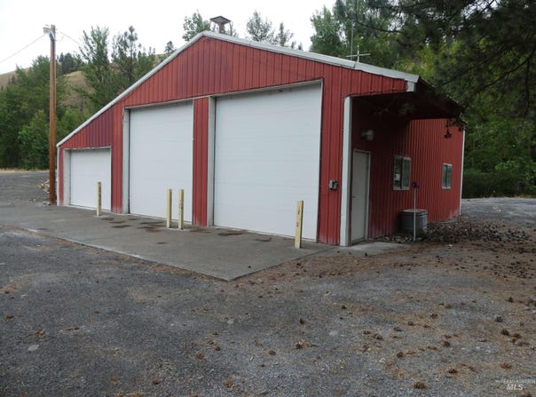 319 N Main St, Peck, ID 83545