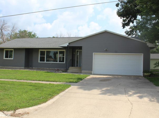625 Blackstone Drive, Garner, IA 50438