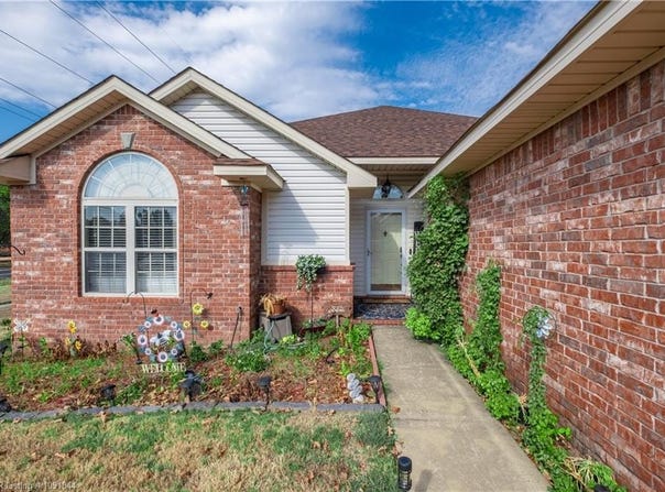 101 Horizon LN, Alma, AR 72921