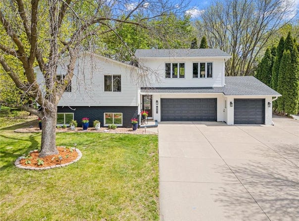 6881 Redwing Lane, Chanhassen, MN 55317