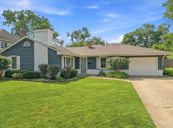 2010 Paddock Lane, Wheaton, IL 60187