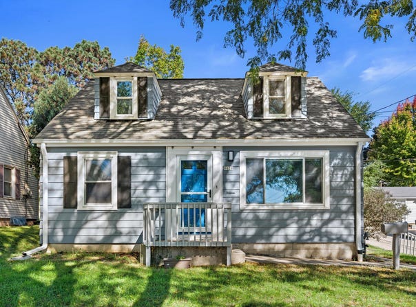 9020 W Vincent Pl, West Allis, WI 53214